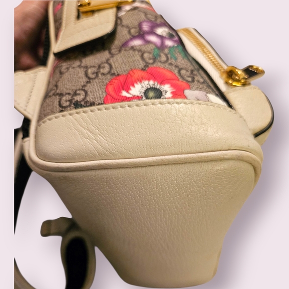 Gucci Beige Floral Backpack with Gold Details - Picture 4 of 16